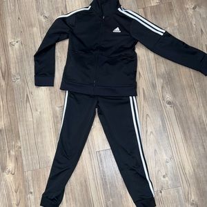Adidas suit size 10 for kids